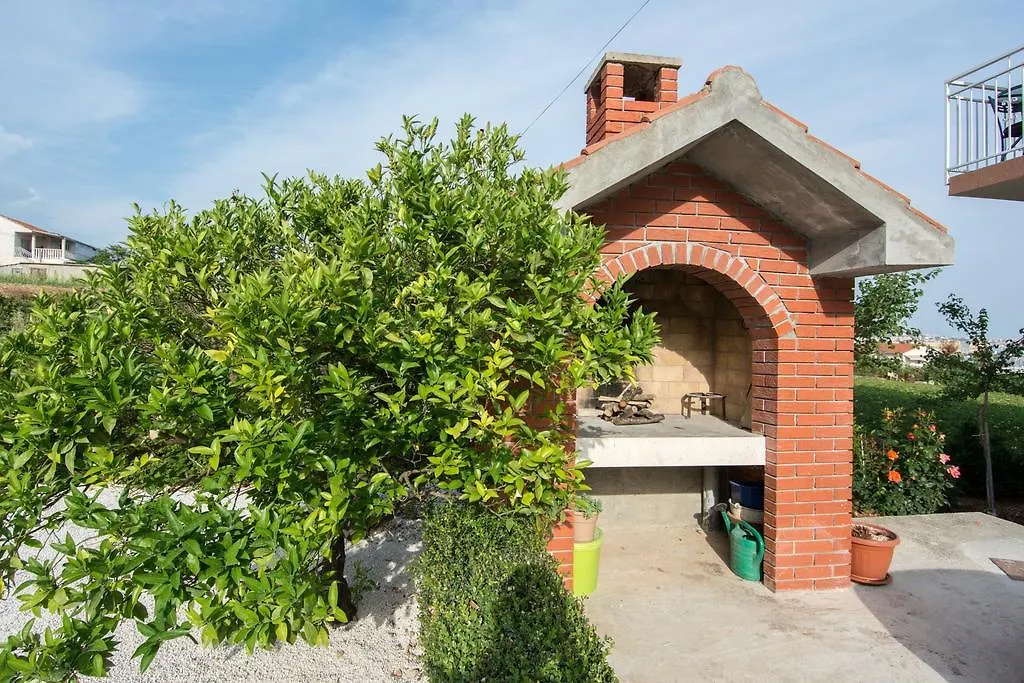Apartments Iva Trogir 0*,